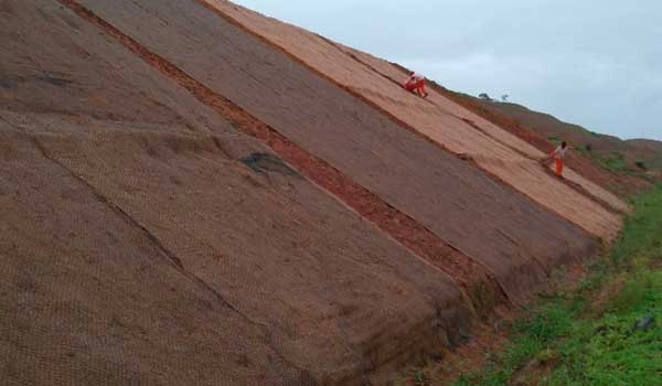 sistem penguatan lereng berbasis cocomesh